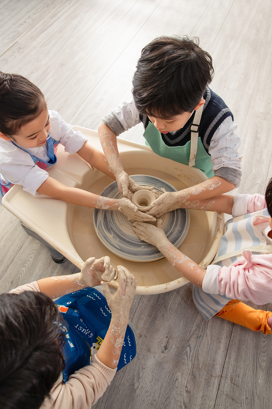 Using Ceramics as a Medium to Let Teenagers' Emotions Flow Naturally(图文)